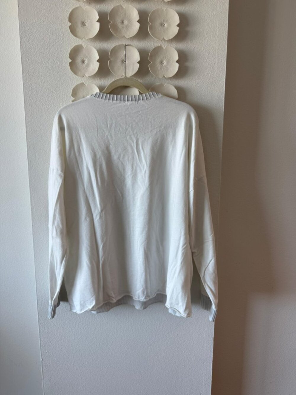 Italian Cream Graphic Sweatshirt | Neutral Minimal | Made in Italy - Picture 3 of 4
